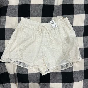 NWT Hollister ivory lace shorts. Size large. Gorgeous! Perfect for summer !